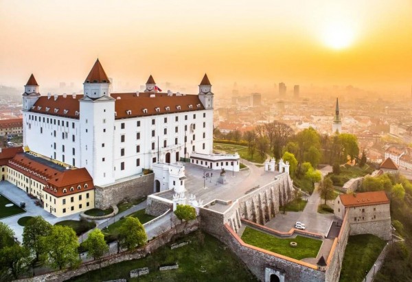 DU LỊCH CÁC NƯỚC ĐÔNG ÂU CÓ ĐẸP KHÔNG SUMMIT TRAVEL GIỚI THIỆU TOUR 4 NƯỚC ĐÔNG ÂU 2025 TỪ HÀ NỘI TP HỒ CHÍ MINH SÉC-ÁO-HUNGARY-SLOVAKIA