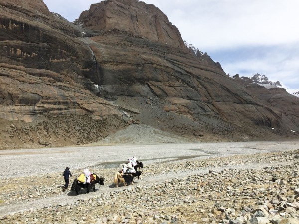 TOUR TÂM LINH TÂY TẠNG KORA KAILASH NGỌN NÚI THIÊNG BÍ ẨN VŨ TRỤ TÂM LINH 11 NGÀY 10 ĐÊM GIÁ TỐT NHẤT 2026 KHỞI HÀNH TỨ HÀ NỘI TP HỒ CHÍ MINH ĐÀ NẴNG 