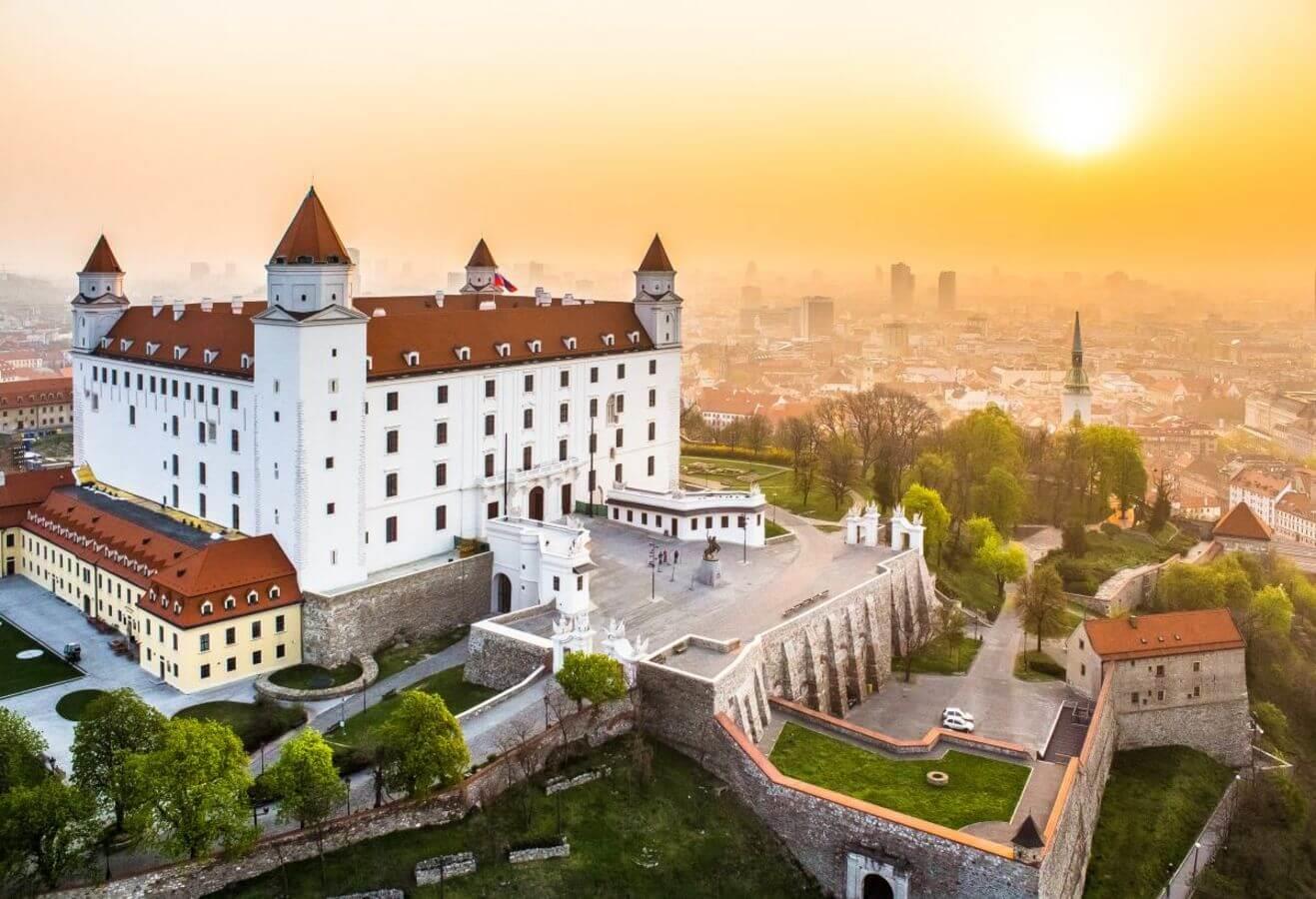 TOUR DU LỊCH CHÂU ÂU NĂM 2025 ĐI 5 NƯỚC TÂY VÀ ĐÔNG ÂU BẢN ĐỘC ĐÁO TỪ HÀ NỘI SÀI GÒN ĐẾN Ý-SLOVENIA-HUNGARY-SLOVAKIA-ÁO-SÉC HÀNH TRÌNH DU LỊCH LÃNG MẠN CHẠM CẢM XÚC 