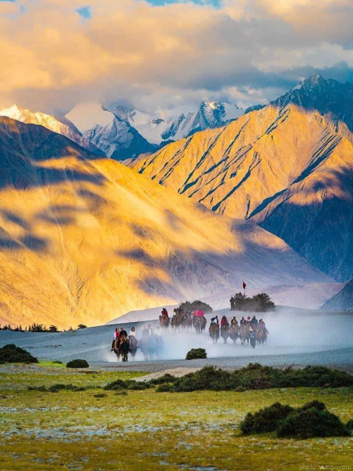 KHÁM PHÁ TÂN CƯƠNG TRUNG QUỐC TRÁI TIM CON ĐƯỜNG TƠ LỤA HUYỀN THOẠI MỘT HÀNH TRÌNH TOÀN CẢNH 2 MIỀN NAM BẮC 11 NGÀY 10 ĐÊM TOUR GIÁ RẺ TỪ HÀ NỘI SÀI GÒN 