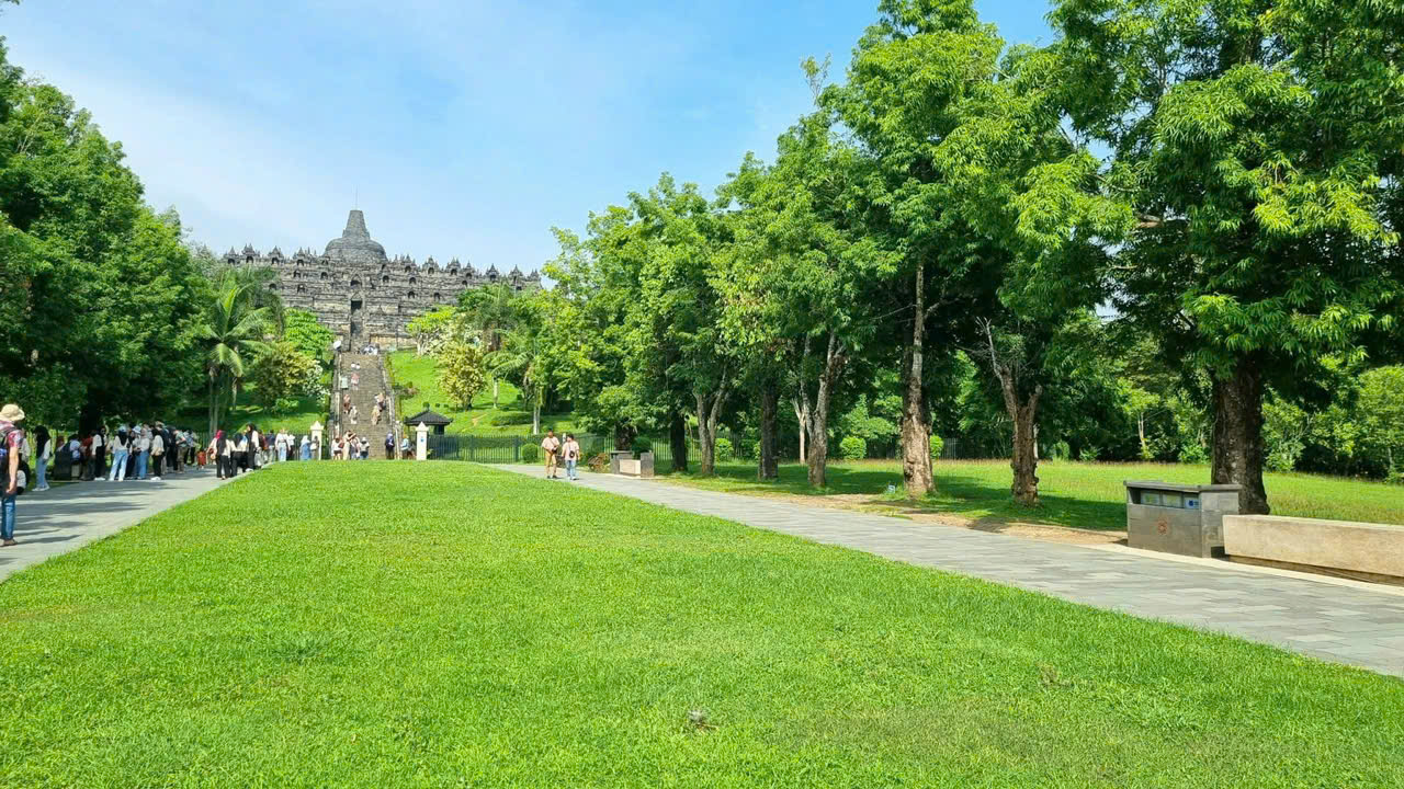 TOUR DU LỊCH TÂM LINH ĐẶC BIỆT BOROBUDUR HUYỀN BÍ KHÁM PHÁ QUẦN THỂ NHỮNG NGÔI ĐỀN LINH THIÊNG KỲ QUAN PHẬT GIÁO TRONG LÒNG ĐẤT NƯỚC HỒI GIÁO INDONESIA  