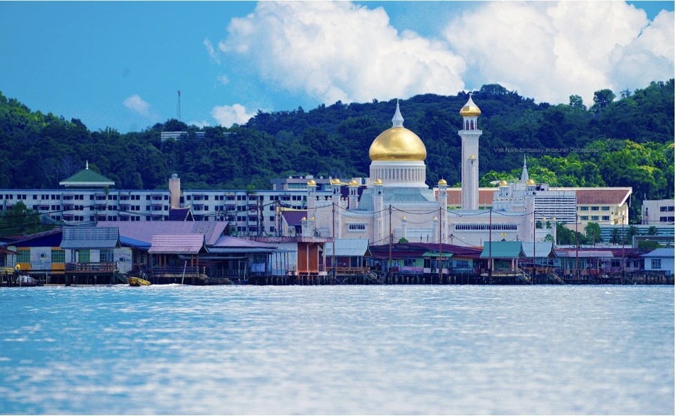 DU LỊCH BRUNEI CÓ AN TOÀN KHÔNG KHÁM PHÁ VƯƠNG QUỐC GIÀU CÓ ĐƯỢC MỆNH DANH VIÊN NGỌC XANH CỦA ĐÔNG NAM Á NƠI GIAO THOA CÁC NỀN VĂN HÓA ĐẠO HỒI VÀ TRUNG HOA TOUR 5 NGÀY 4 ĐÊM TỪ HÀ NỘI TP HCM