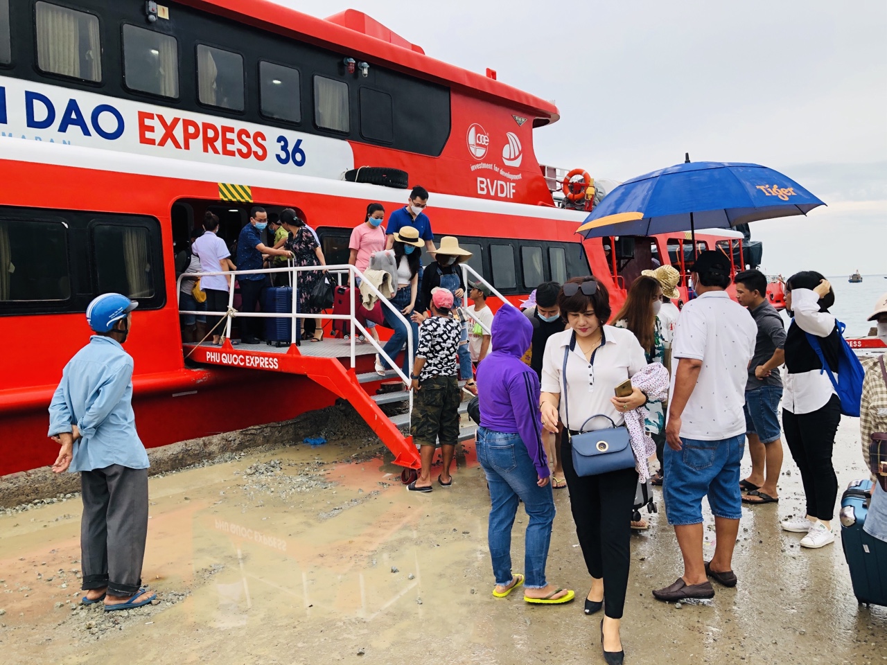 TOUR TÂM LINH MIỀN NAM KHỞI HÀNH TỪ HÀ NỘI & CÁC TỈNH PHÍA BẮC CẦN THƠ – SÓC TRĂNG – CÔN ĐẢO –  TÂY NINH – TP HỒ CHÍ MINH TOUR 5 NGÀY 4 ĐÊM KHÁM PHÁ MIỀN TÂY SÔNG NƯỚC VIẾNG MỘ CHỊ SÁU - NÚI BÀ ĐEN LINH THIÊNG 