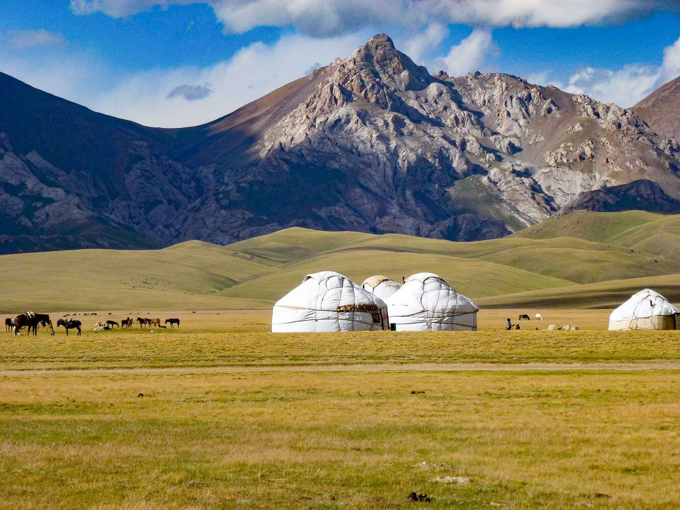 TOUR LIÊN TUYẾN 2 NƯỚC TRUNG Á KAZAKHSTAN – KYRGYZSTAN CUNG ĐƯỜNG TIẾP NỐI NHỮNG CUNG ĐƯỜNG BẤT TẬN HÙNG VĨ VÀ QUYẾN RŨ 9 NGÀY 8 ĐÊM MIỄN VISA TỪ HÀ NỘI TP HỒ CHÍ MINH TRẢI NGHIỆM NGỦ LỀU YURT