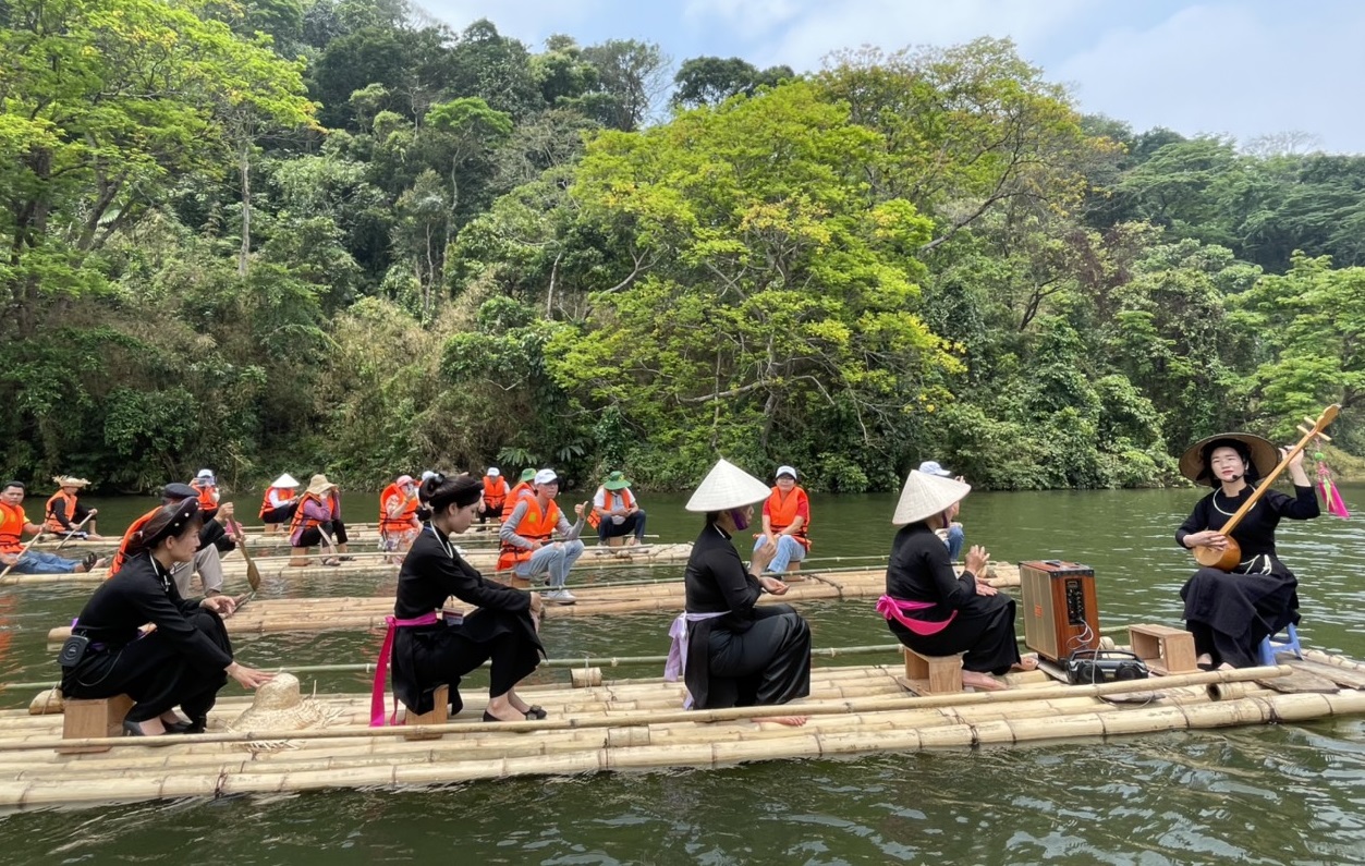 TOUR DU LỊCH TUYÊN QUANG TRUYỀN THỐNG HỒ NA HANG - CÂY ĐA TÂN TRÀO - LÂM BÌNH - CẢM NHẬN HƯƠNG NÚI RỪNG QUA TỪNG CON ĐÈO KHÚC SUỐI