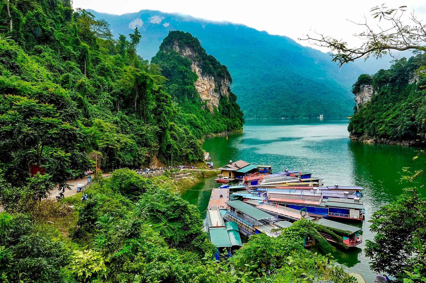TOUR DU LỊCH TUYÊN QUANG NA HANG - HỒNG THÁI GIÁ RẺ - MÙA HOA LÊ - DU THUYỀN HỒ NA HANG - NƠI TRỜI ĐẤT GIAO HÒA