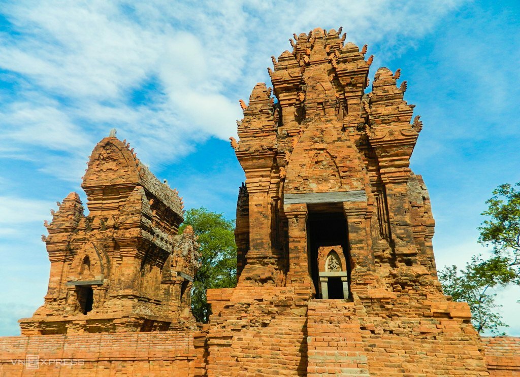 TOUR ĐẶC BIỆT NỐI 2 CUNG ĐƯỜNG BIỂN MIỀN TRUNG ĐẸP NHẤT VIỆT NAM NINH THUẬN – NHA TRANG KHỞI HÀNH TỪ HÀ NỘI VÀ CÁC TỈNH MIỀN BẮC HÈ NÀY ĐẾN VỚI ĐỒNG CỪU VƯỜN NHO VÀ NHỮNG VỊNH BIỂN THƠ MỘNG CÙNG SUMMIT TRAVEL 